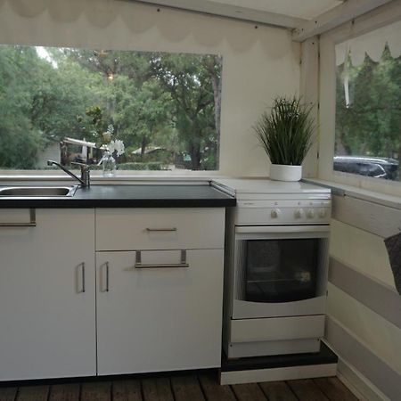 Chalets Met Buitenkeuken Op Camping Lei Suves - Joycasa Roquebrune-sur Argens Exterior foto