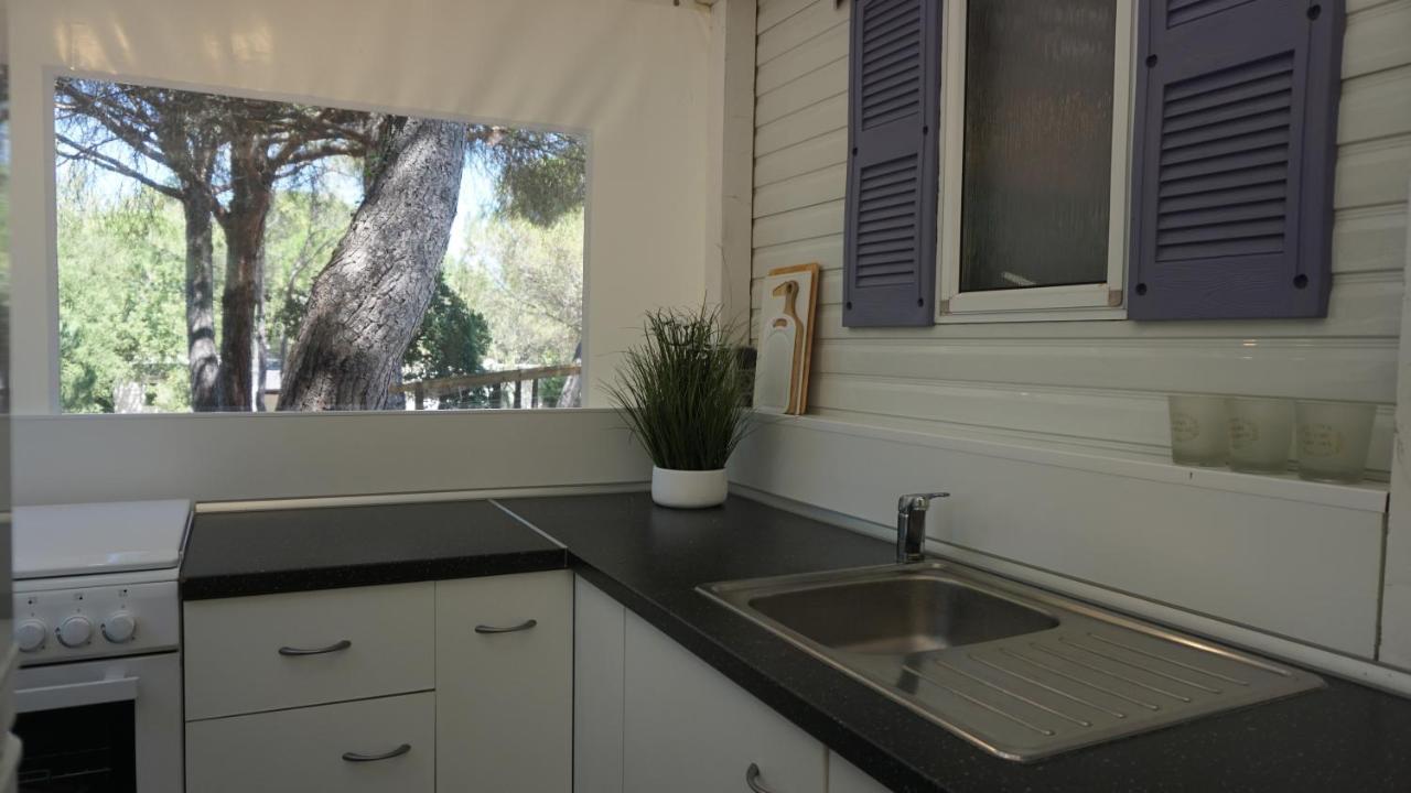 Chalets Met Buitenkeuken Op Camping Lei Suves - Joycasa Roquebrune-sur Argens Exterior foto