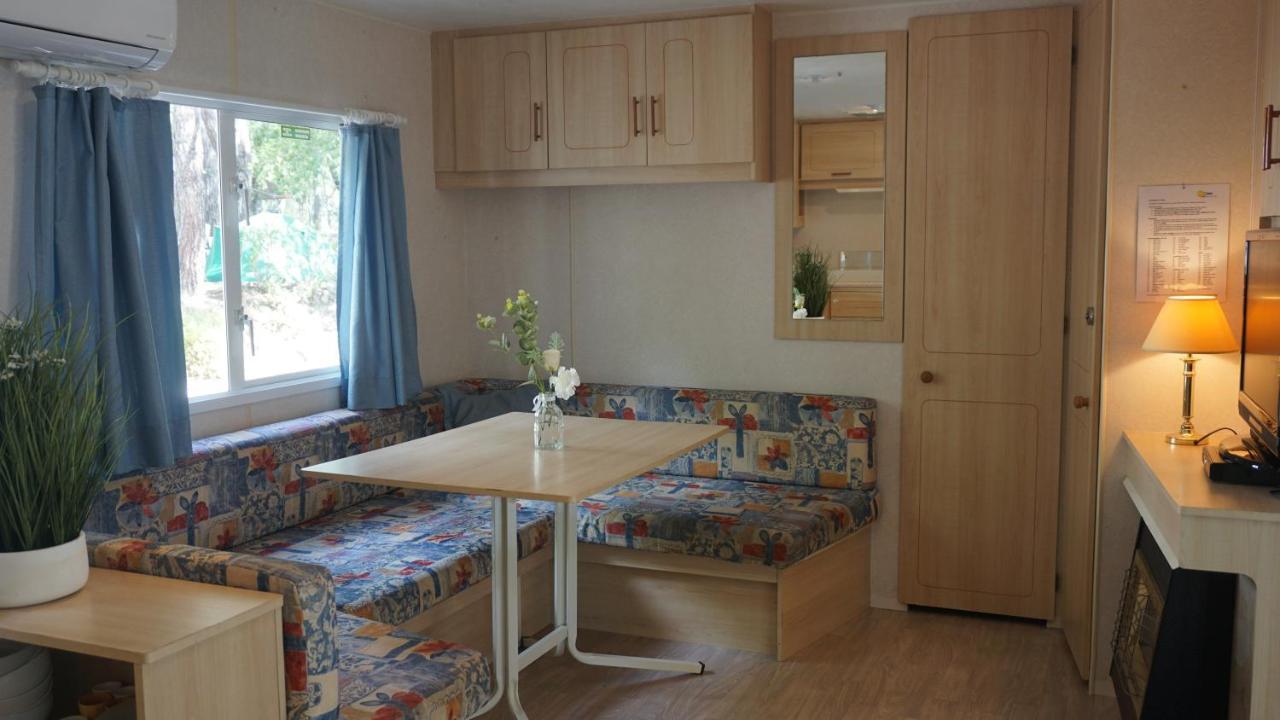 Chalets Met Buitenkeuken Op Camping Lei Suves - Joycasa Roquebrune-sur Argens Exterior foto
