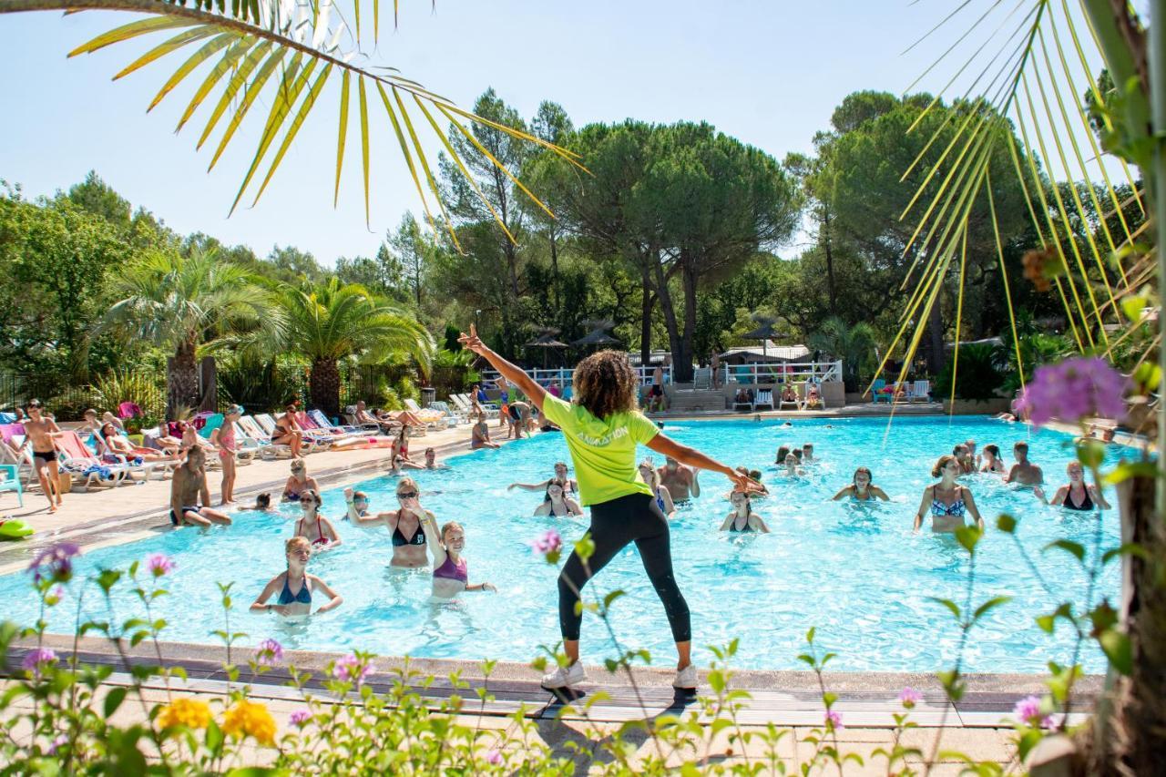 Chalets Met Buitenkeuken Op Camping Lei Suves - Joycasa Roquebrune-sur Argens Exterior foto