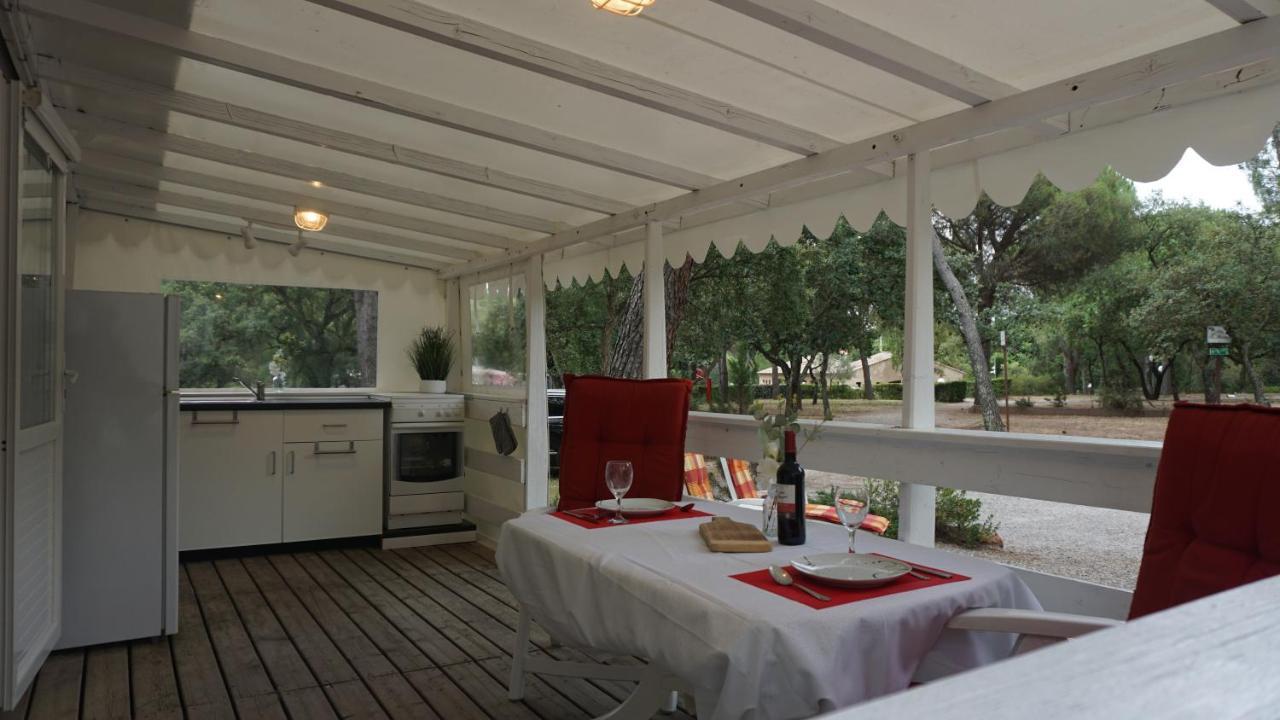 Chalets Met Buitenkeuken Op Camping Lei Suves - Joycasa Roquebrune-sur Argens Exterior foto