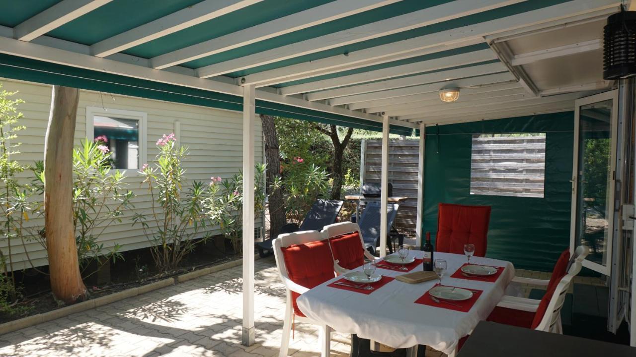 Chalets Met Buitenkeuken Op Camping Lei Suves - Joycasa Roquebrune-sur Argens Exterior foto