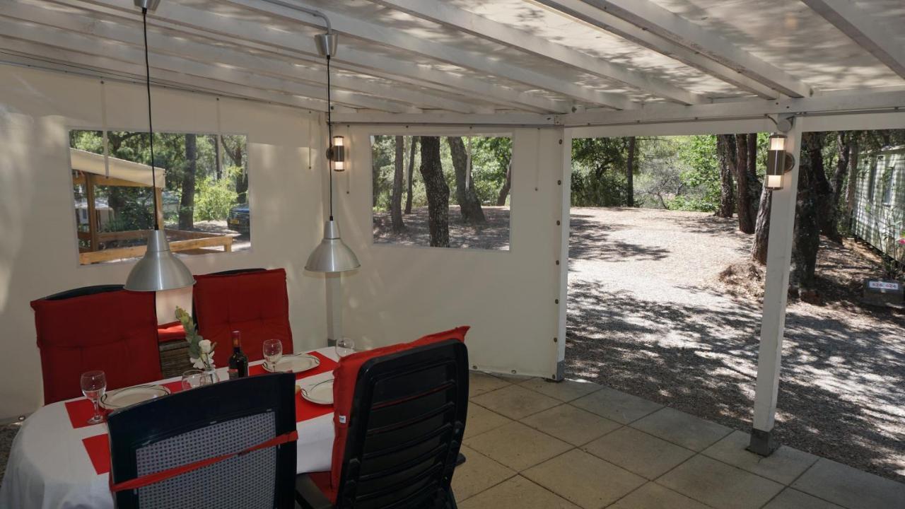 Chalets Met Buitenkeuken Op Camping Lei Suves - Joycasa Roquebrune-sur Argens Exterior foto