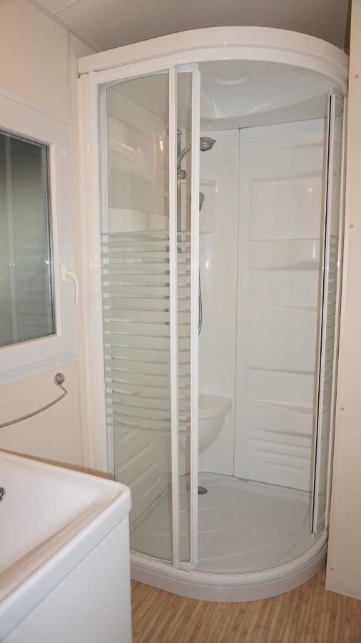 Chalets Met Buitenkeuken Op Camping Lei Suves - Joycasa Roquebrune-sur Argens Exterior foto