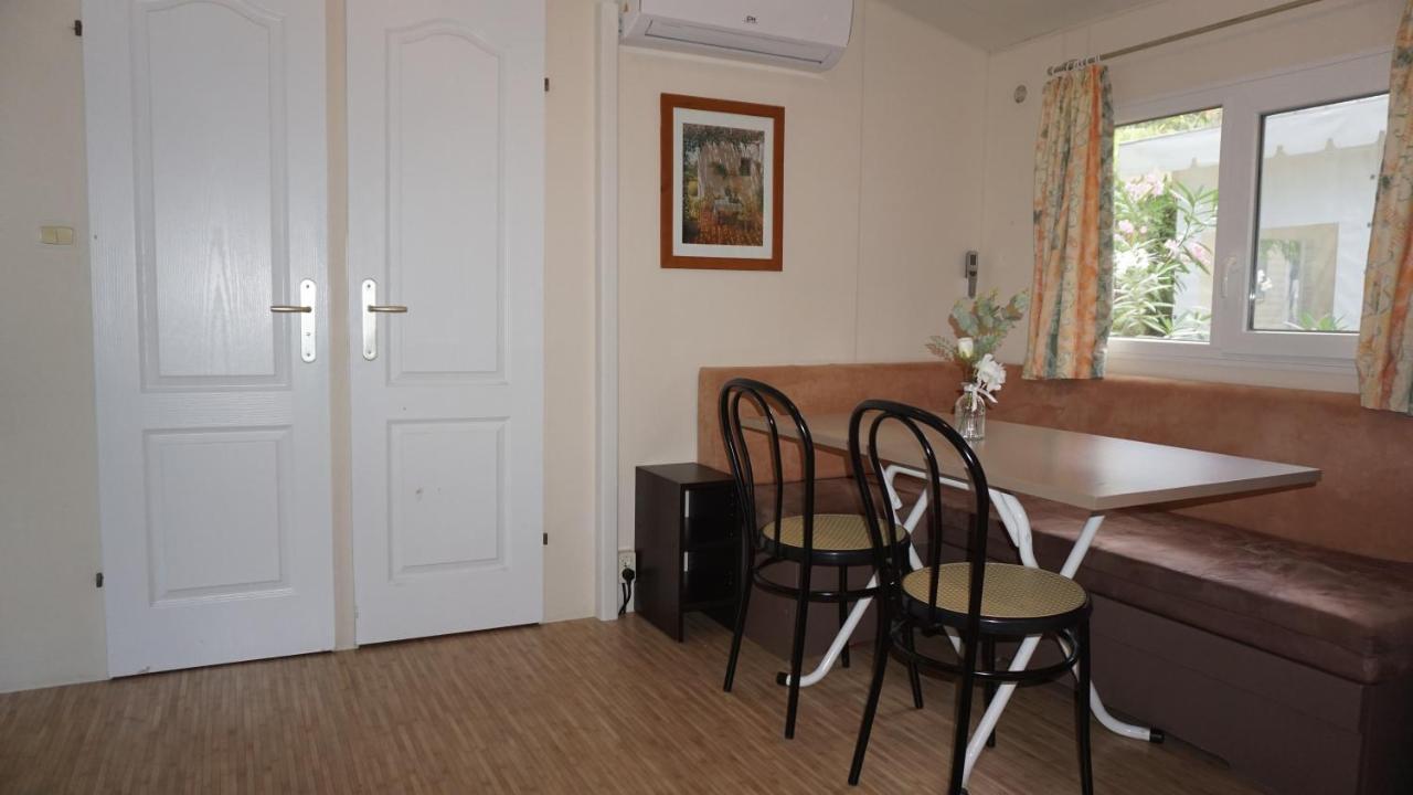 Chalets Met Buitenkeuken Op Camping Lei Suves - Joycasa Roquebrune-sur Argens Exterior foto