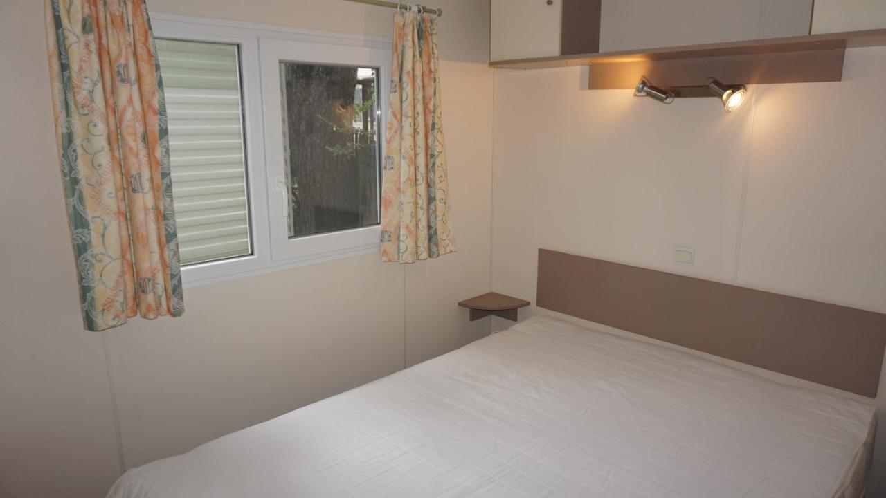 Chalets Met Buitenkeuken Op Camping Lei Suves - Joycasa Roquebrune-sur Argens Exterior foto