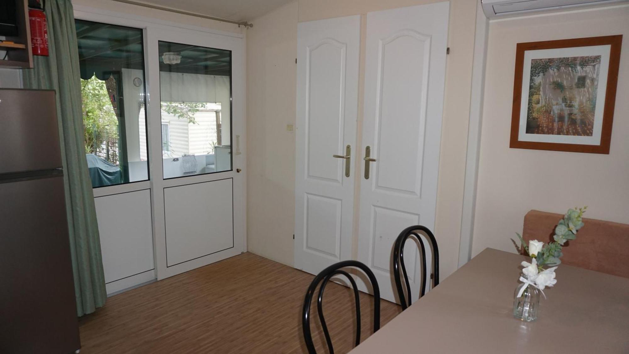 Chalets Met Buitenkeuken Op Camping Lei Suves - Joycasa Roquebrune-sur Argens Zimmer foto