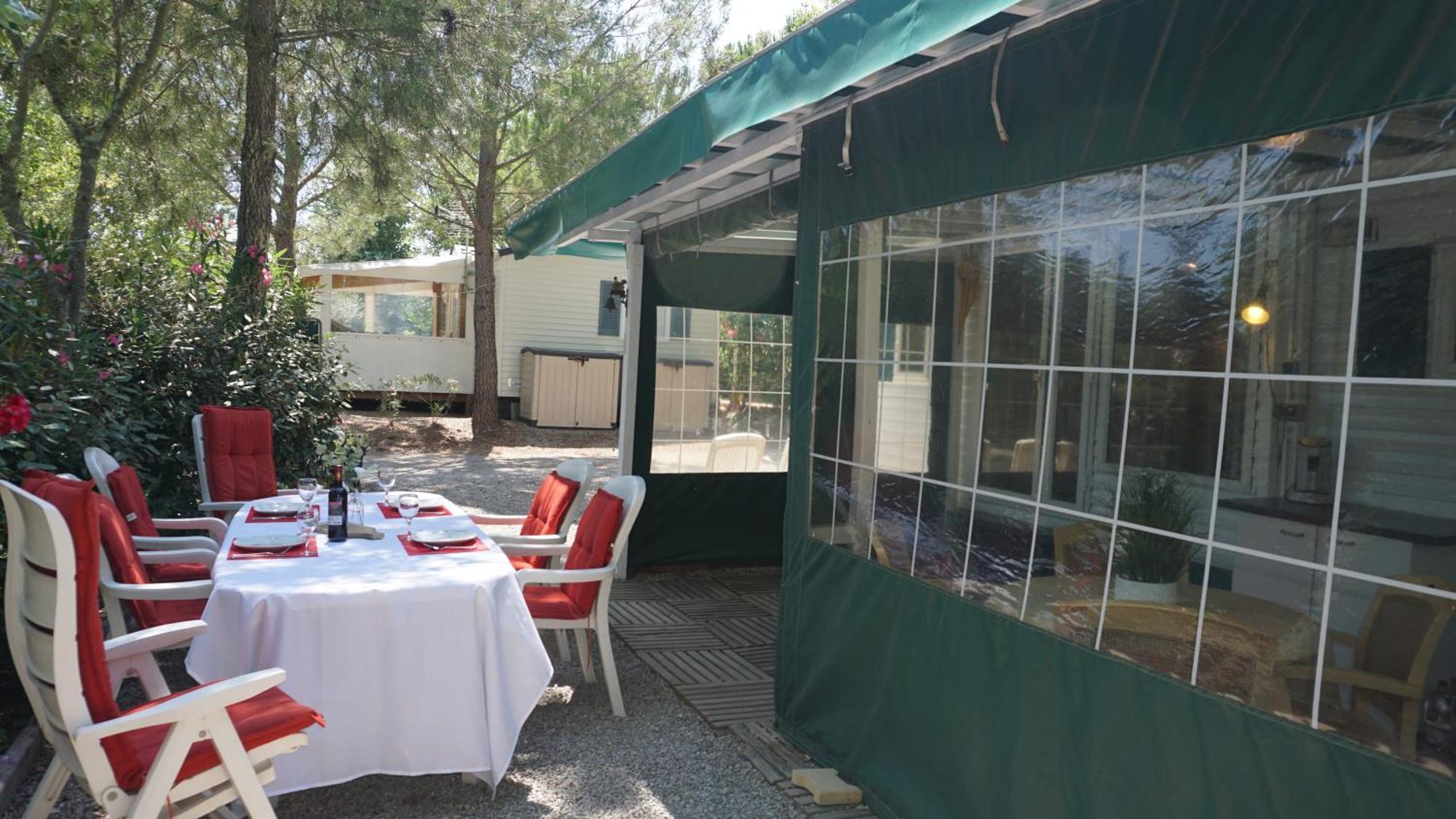 Chalets Met Buitenkeuken Op Camping Lei Suves - Joycasa Roquebrune-sur Argens Zimmer foto